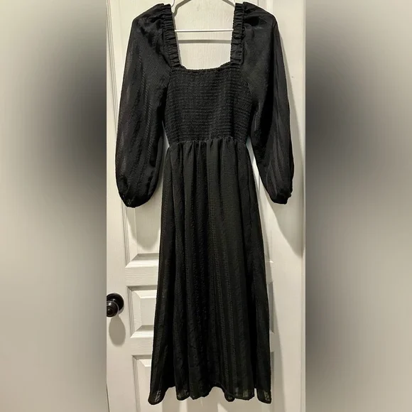 Madewell Lucie Sweetheart Smocked Bodice Puff Sleeve Satin Midi Dress in black - Picture 6 of 9